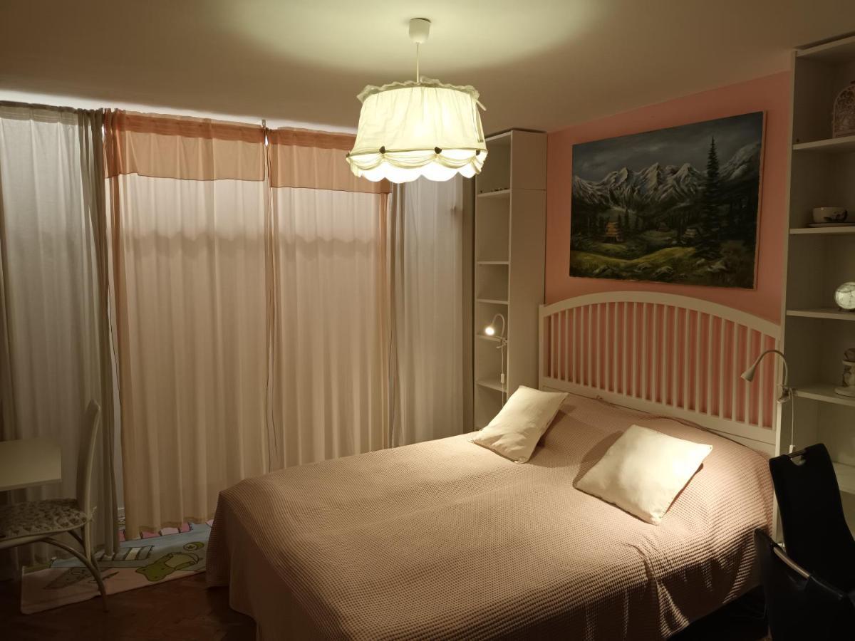 Hiša za goste & In The Rosy Garden 3*